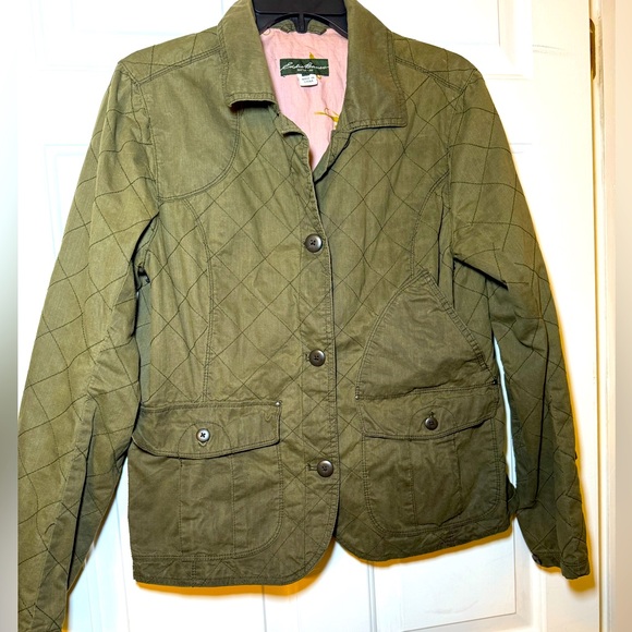 Eddie Bauer Woman’s Army Green Quilted Jacket Medium Buttoned Pockets Autumn! - Picture 1 of 13